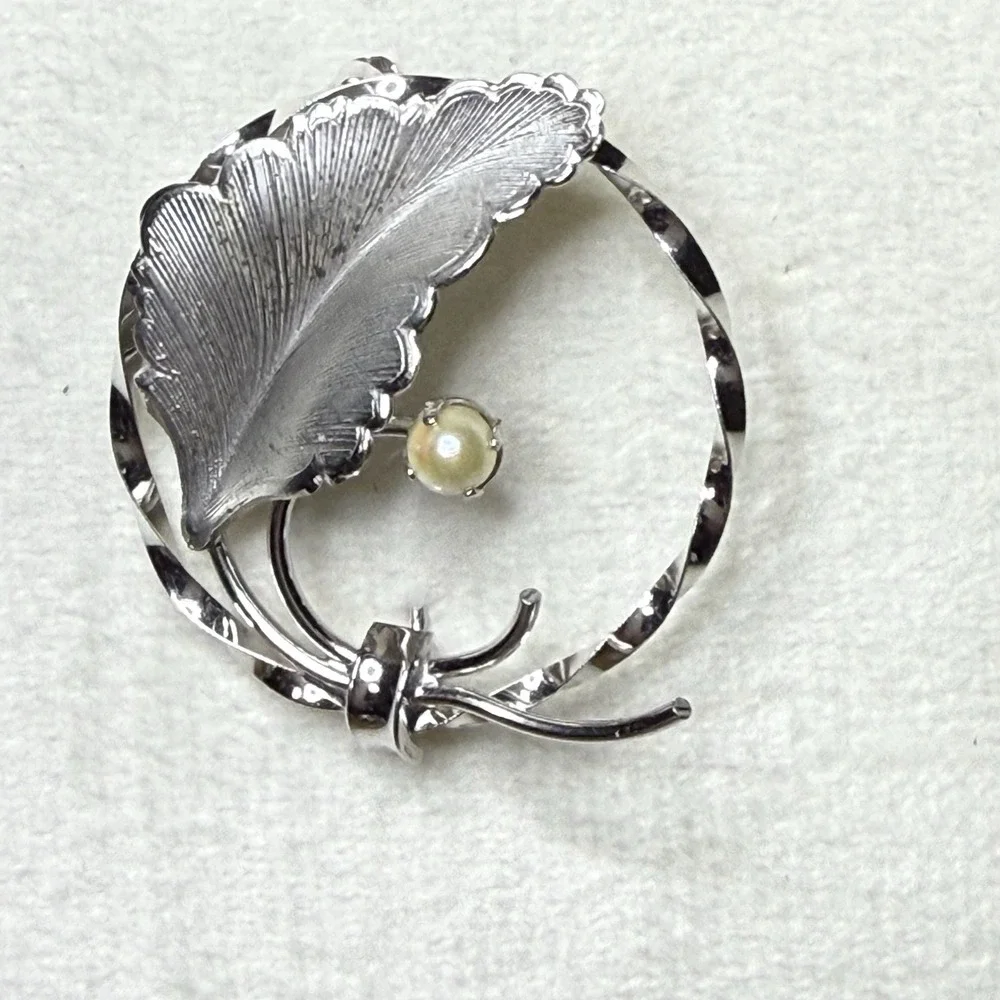 Vtg Charles Reis C.R.CO Sterling Silver Fresh Water Pearl Leaf Pin Brooch 5610